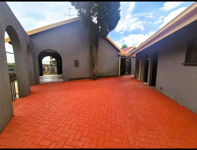 3 BEDROOM HOUSE FOR SALE IN SONLAND PARK